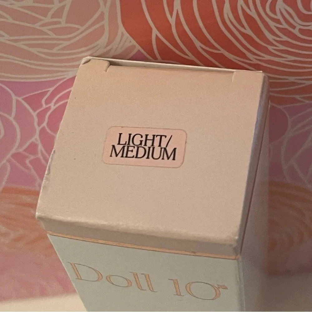 Doll 10 Hydralux Smoothing Fair Foundation Light Medium